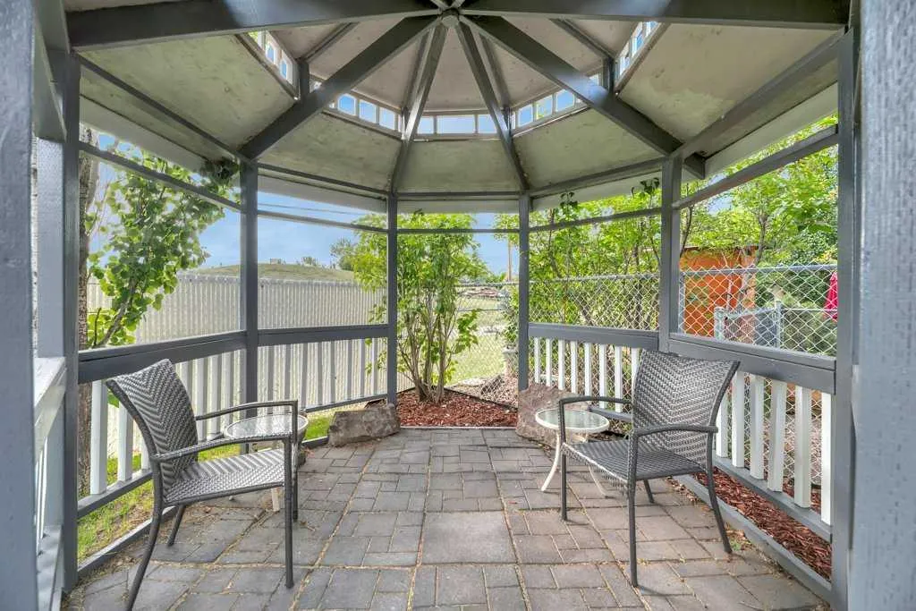 252 Cambridge Crescent