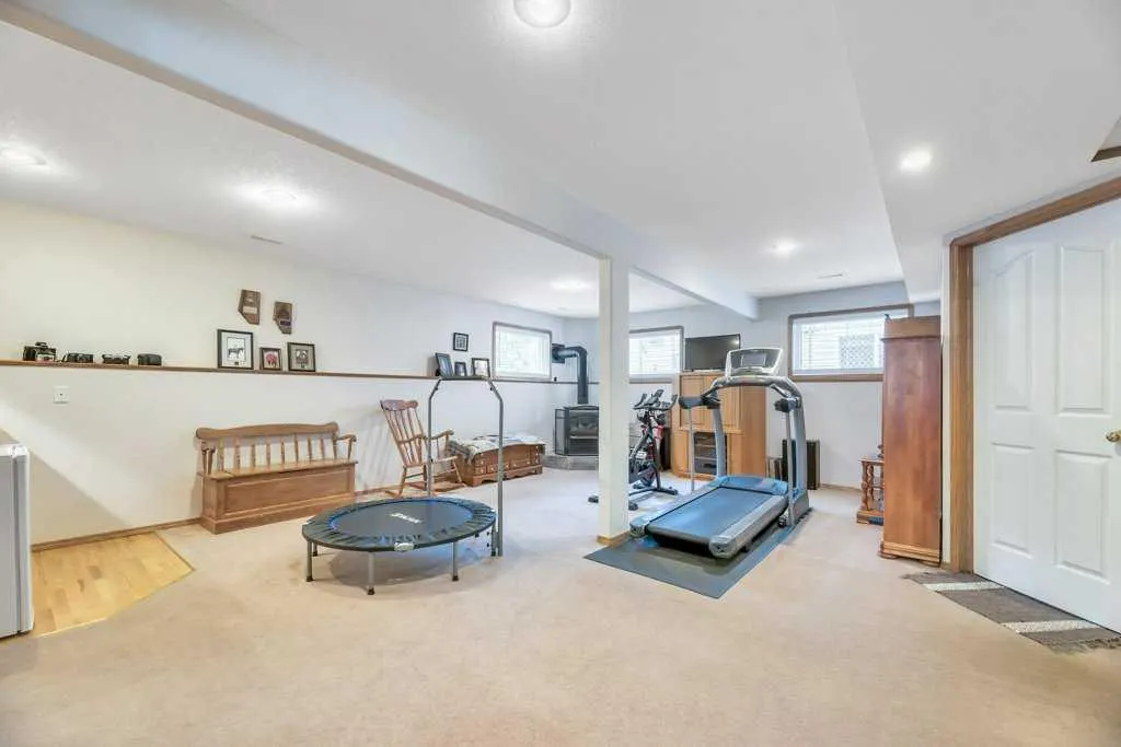 252 Cambridge Crescent