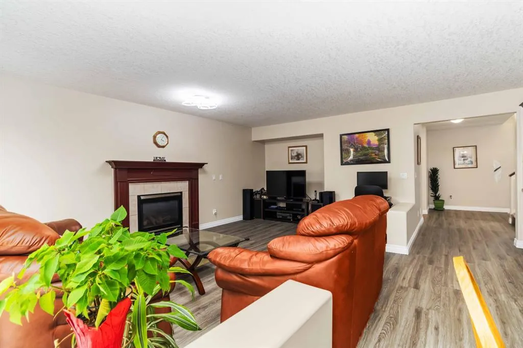 107 Lazarde Place