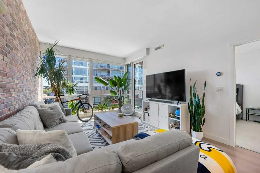 301 10 Street NW, #305