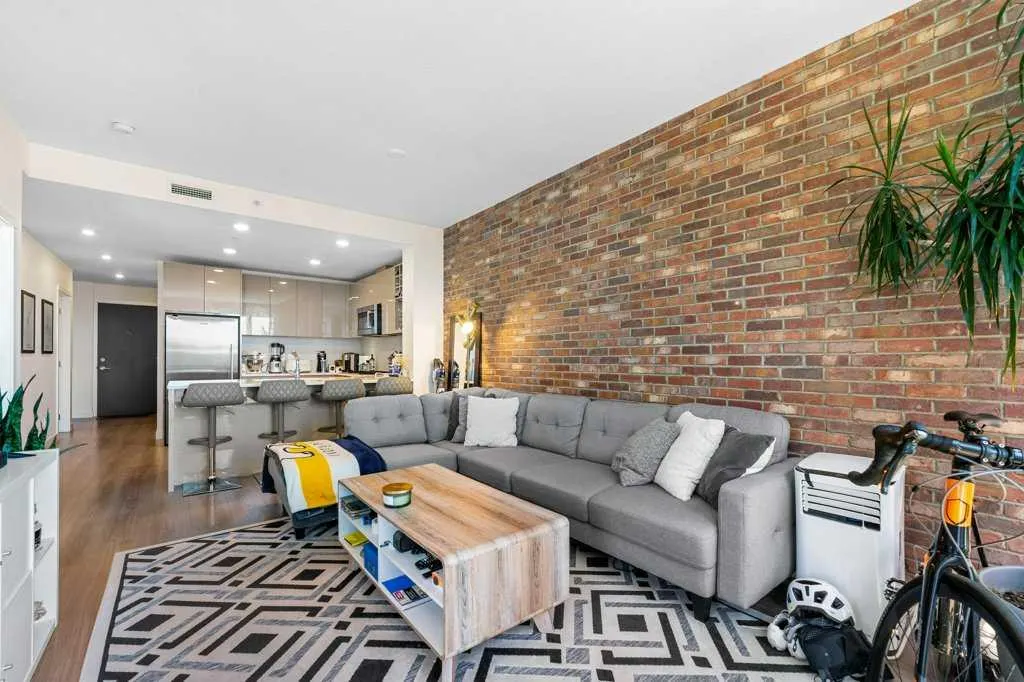 301 10 Street NW, #305