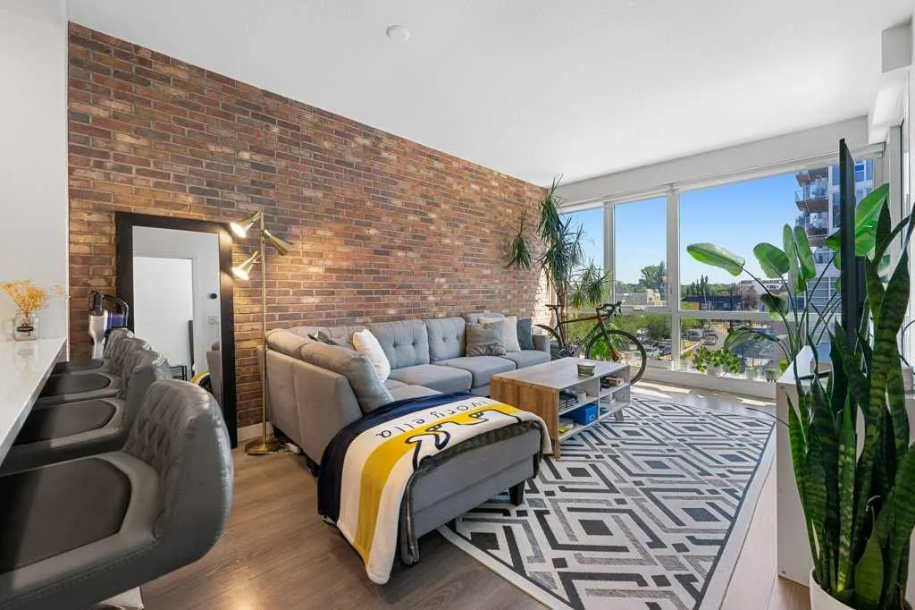 301 10 Street NW, #305