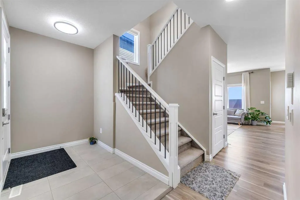 521 Corner Meadows Way NE