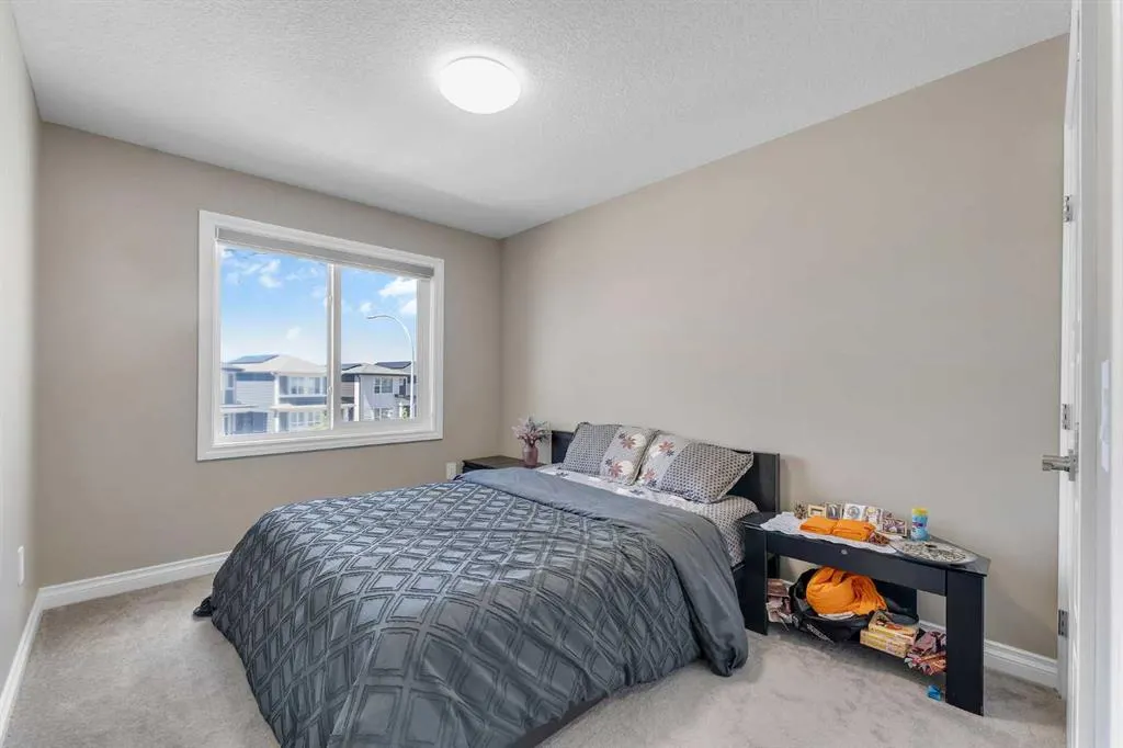 521 Corner Meadows Way NE