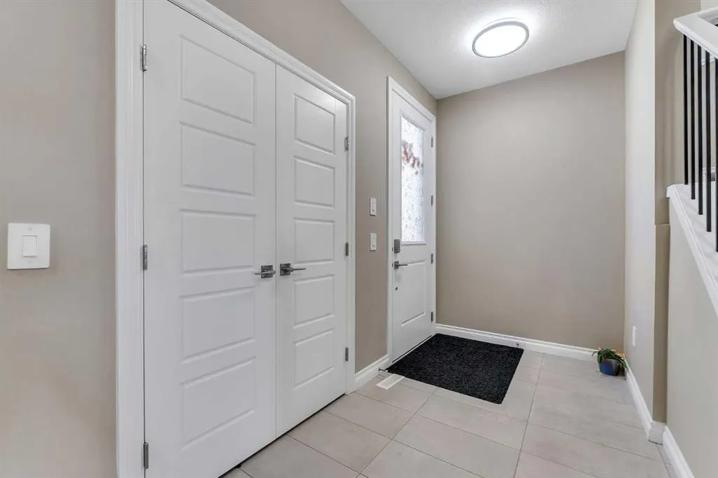 521 Corner Meadows Way NE
