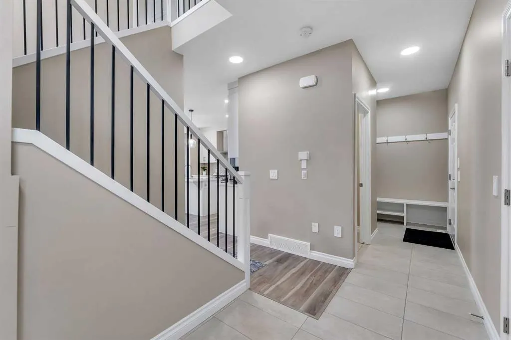 521 Corner Meadows Way NE