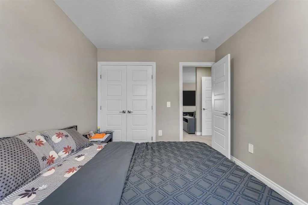 521 Corner Meadows Way NE