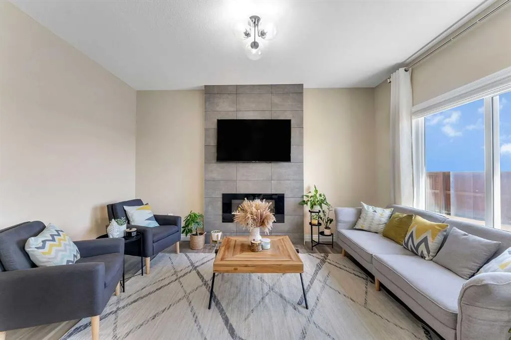 521 Corner Meadows Way NE