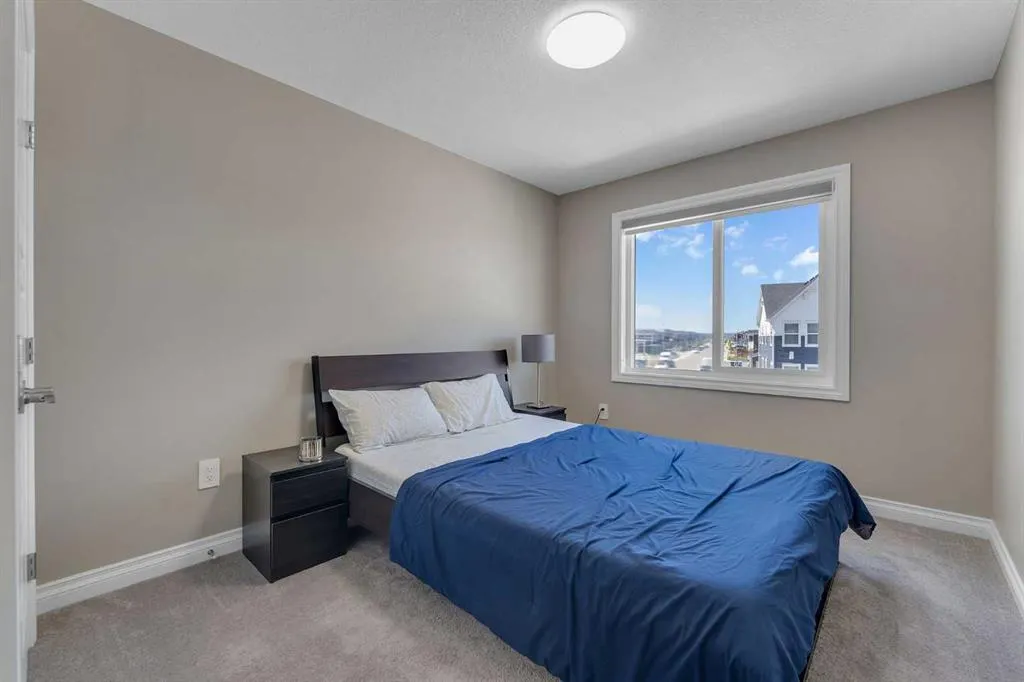 521 Corner Meadows Way NE