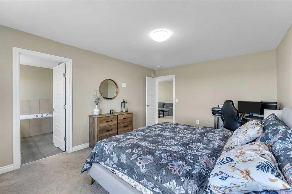 521 Corner Meadows Way NE