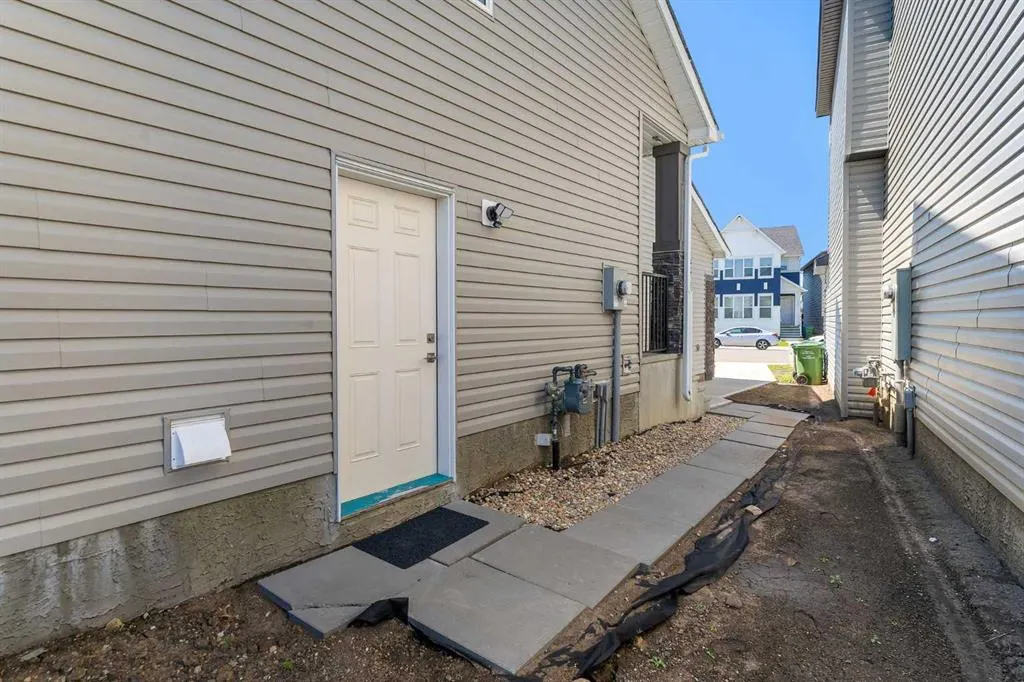 521 Corner Meadows Way NE