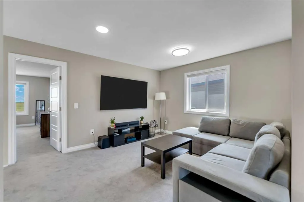 521 Corner Meadows Way NE