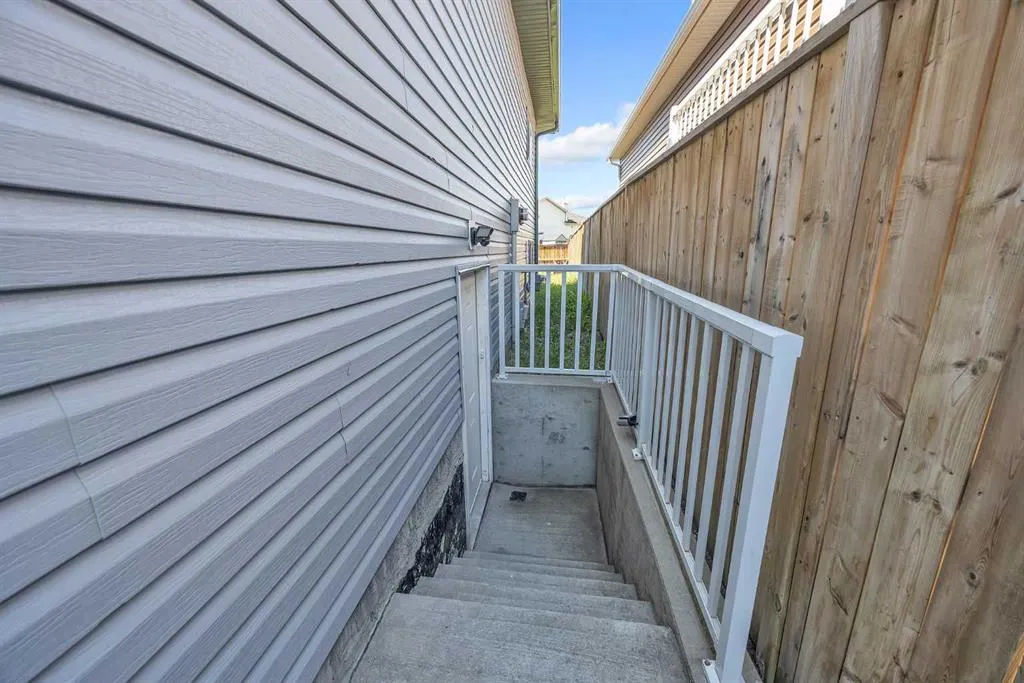 19 Saddlemont Way NE