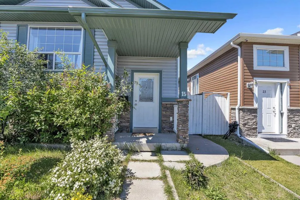 19 Saddlemont Way NE
