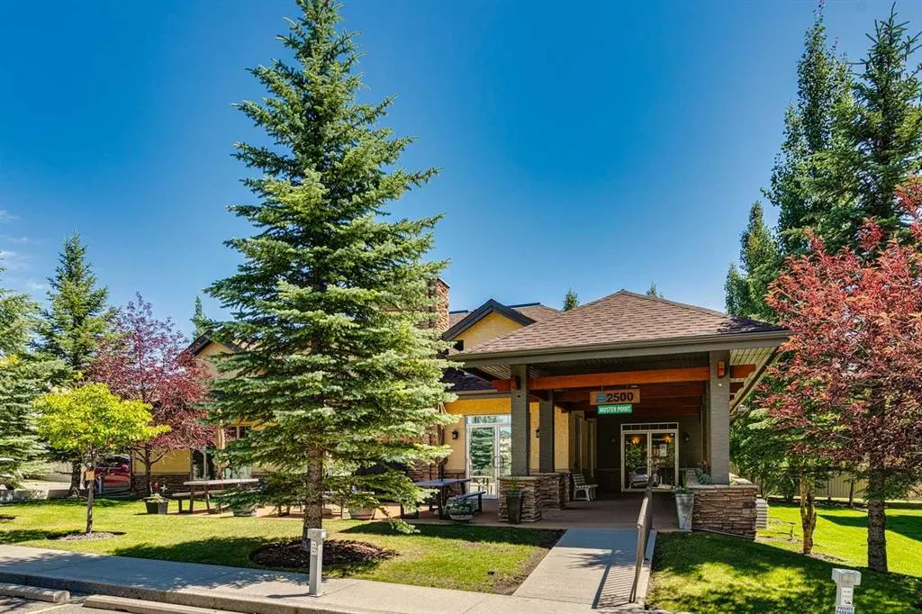 92 Crystal Shores Road, #2306