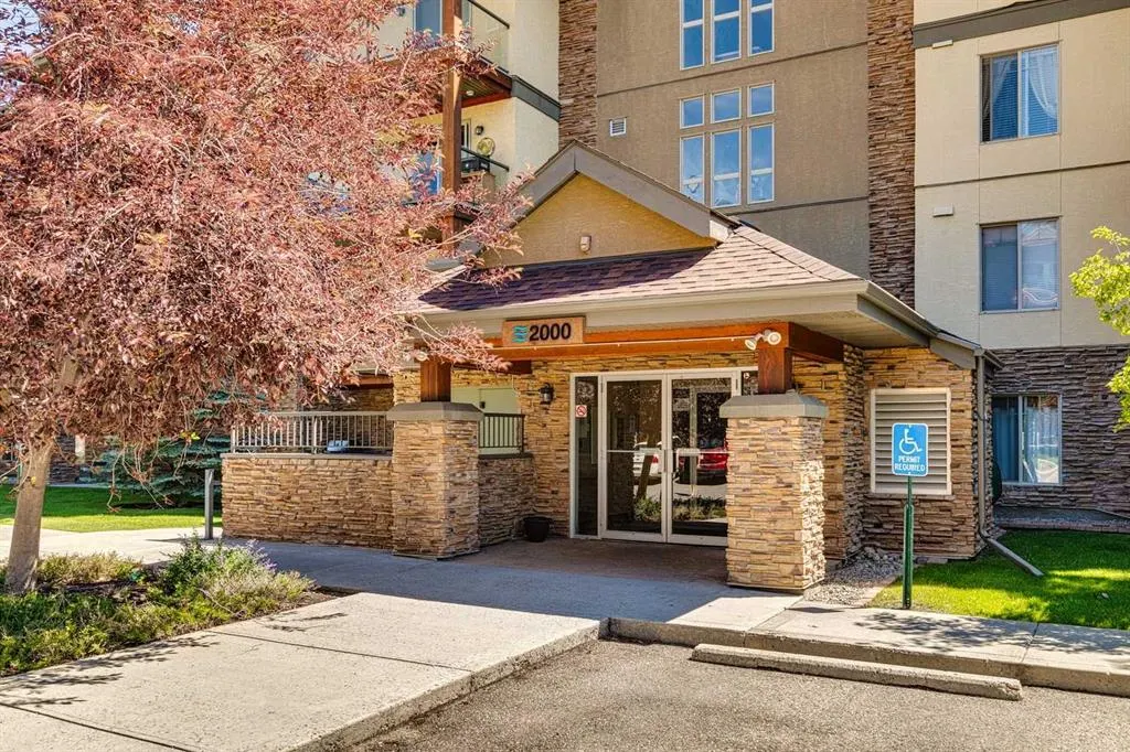 92 Crystal Shores Road, #2306