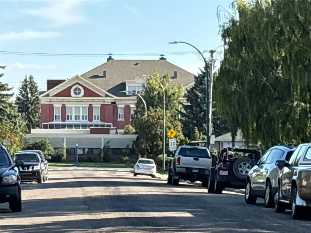 1802 11 Avenue N