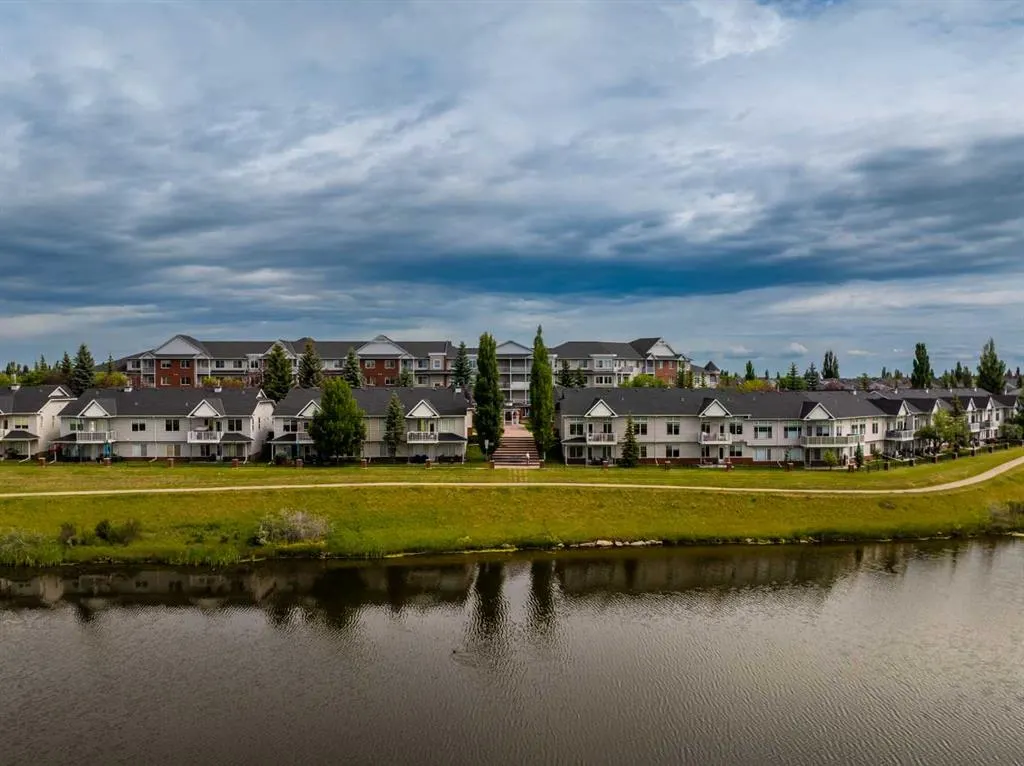 8 Prestwick Pond Terrace SE, #220