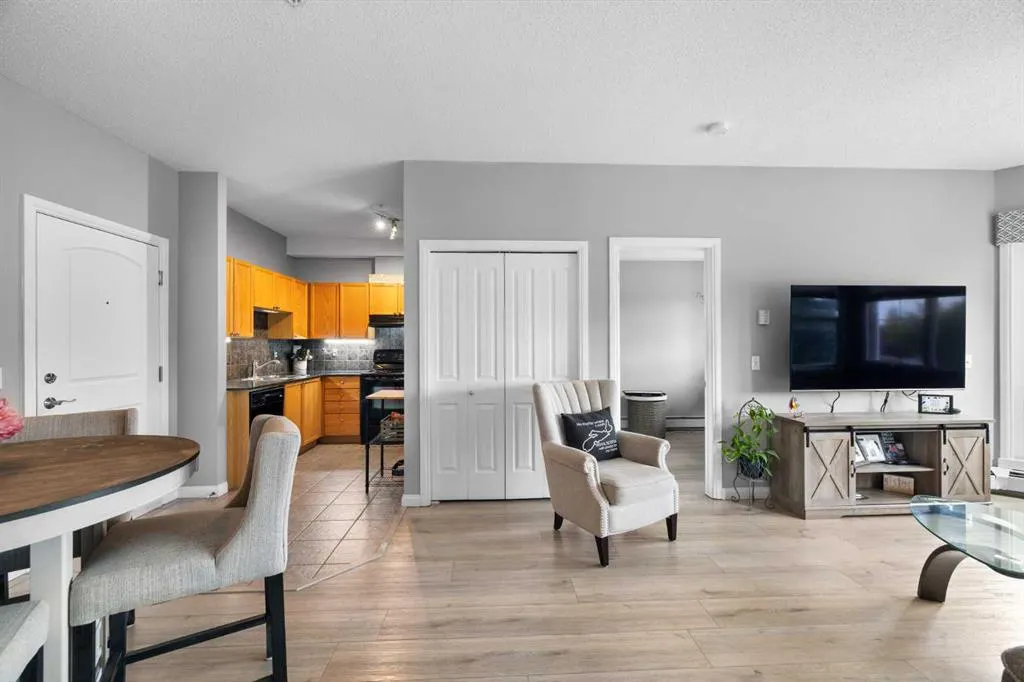8 Prestwick Pond Terrace SE, #220