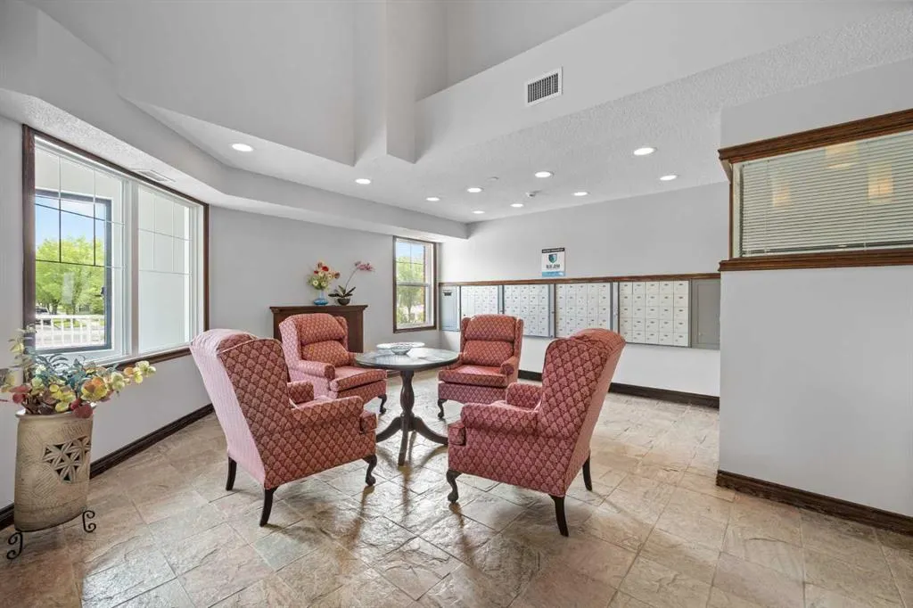 8 Prestwick Pond Terrace SE, #220