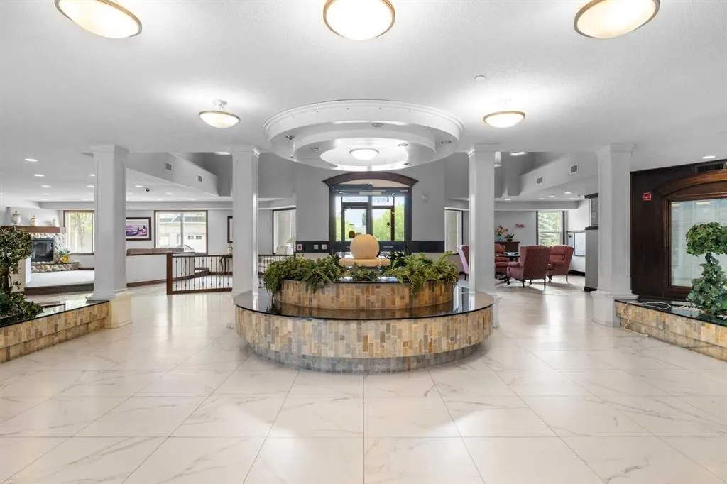 8 Prestwick Pond Terrace SE, #220