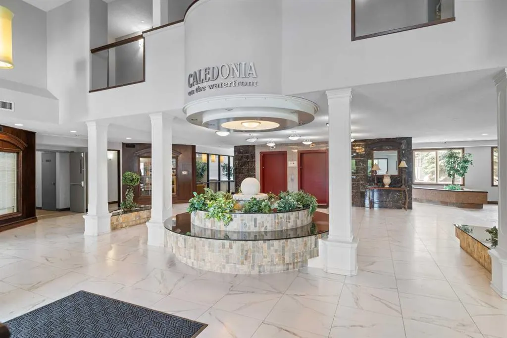 8 Prestwick Pond Terrace SE, #220