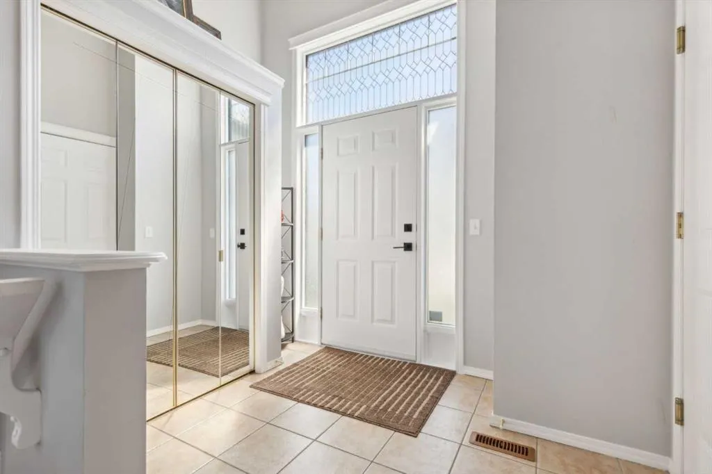 4 Martha's Meadow Place NE