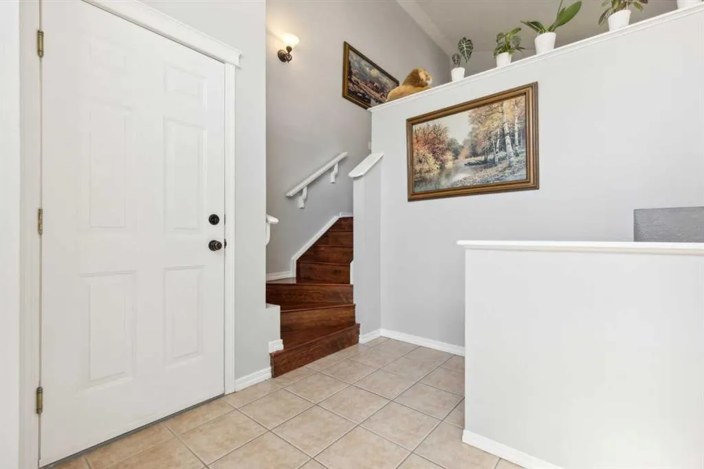 4 Martha's Meadow Place NE