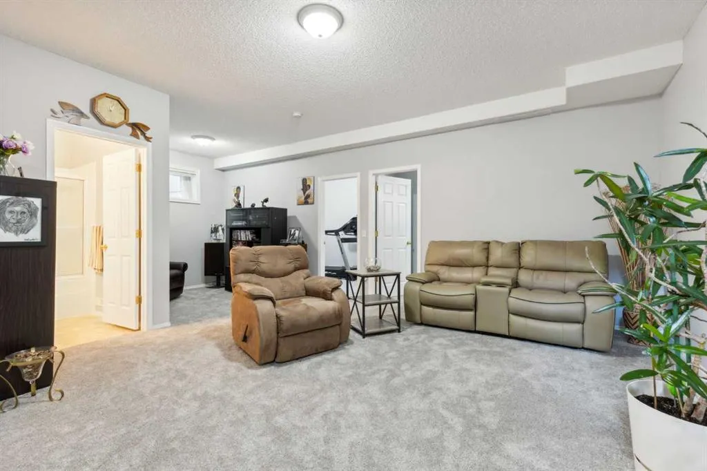 4 Martha's Meadow Place NE