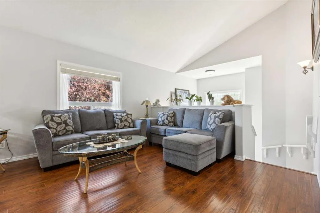 4 Martha's Meadow Place NE