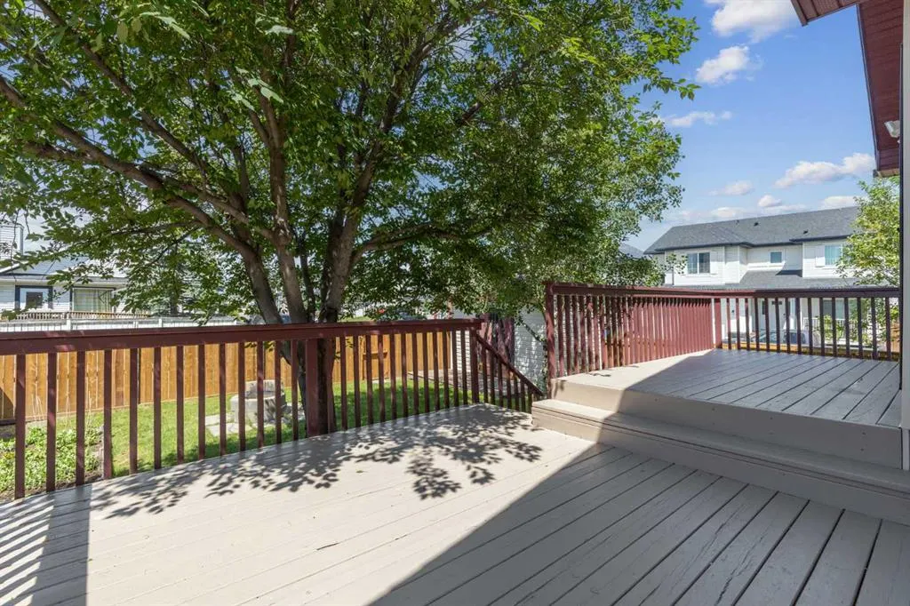 4 Martha's Meadow Place NE