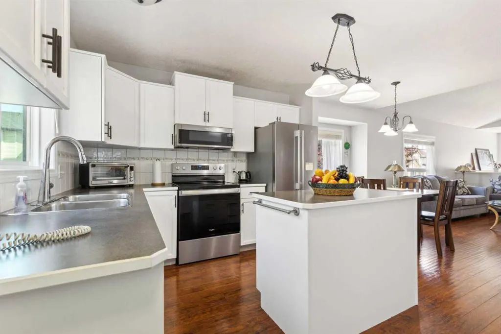 4 Martha's Meadow Place NE