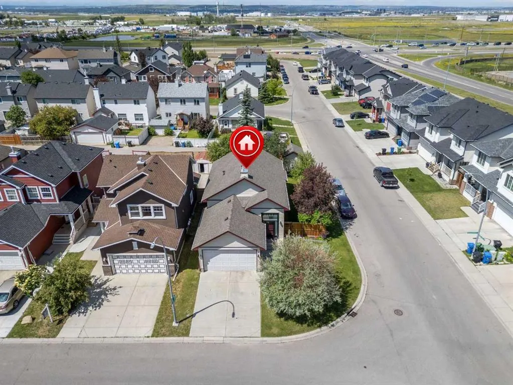 4 Martha's Meadow Place NE