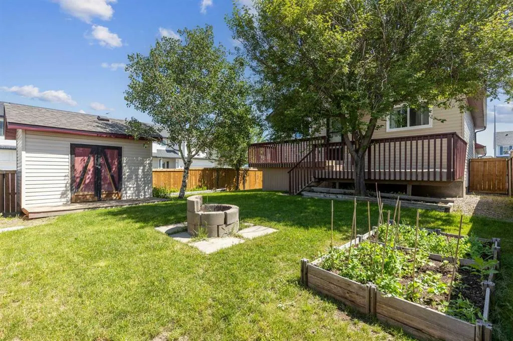4 Martha's Meadow Place NE