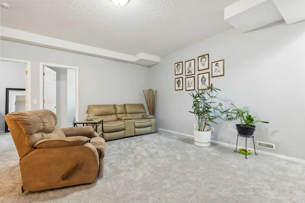 4 Martha's Meadow Place NE