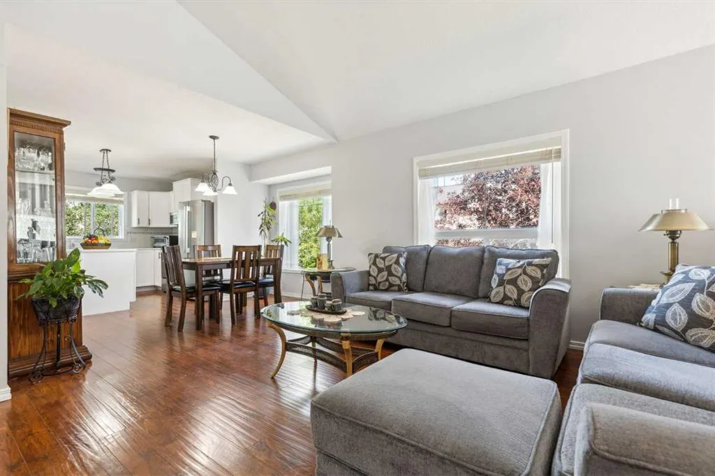 4 Martha's Meadow Place NE