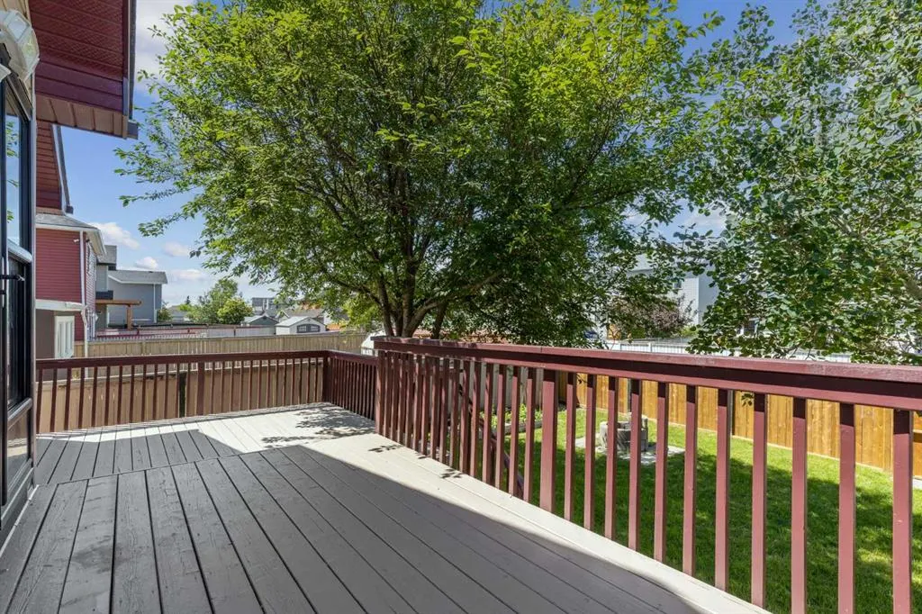 4 Martha's Meadow Place NE