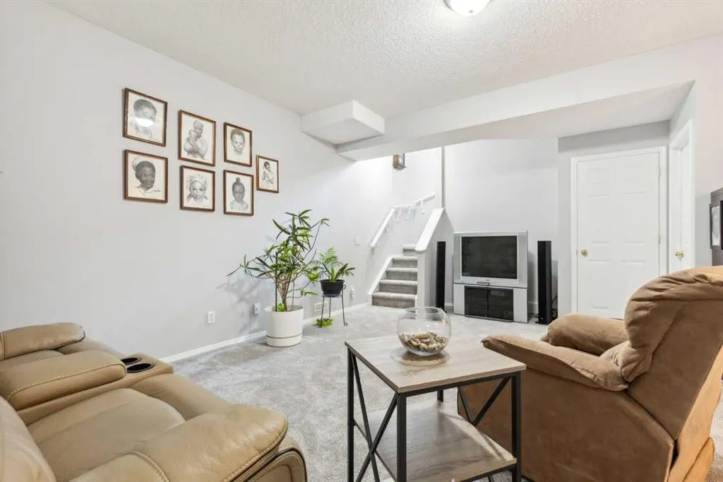 4 Martha's Meadow Place NE