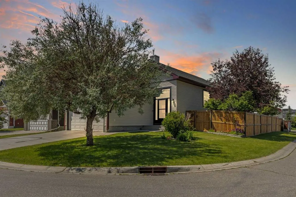 4 Martha's Meadow Place NE