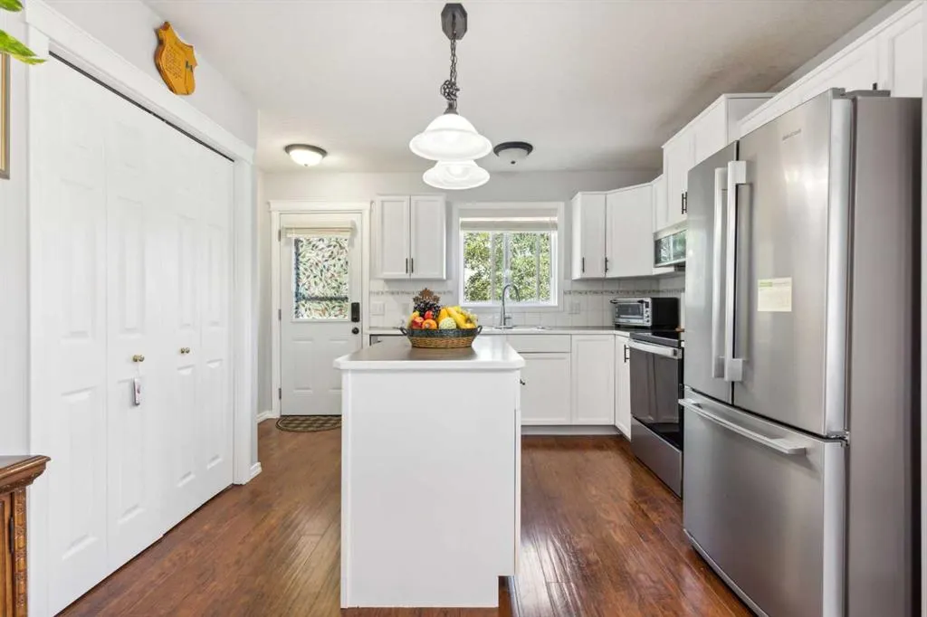 4 Martha's Meadow Place NE