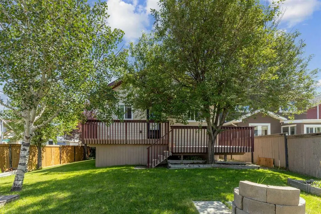 4 Martha's Meadow Place NE