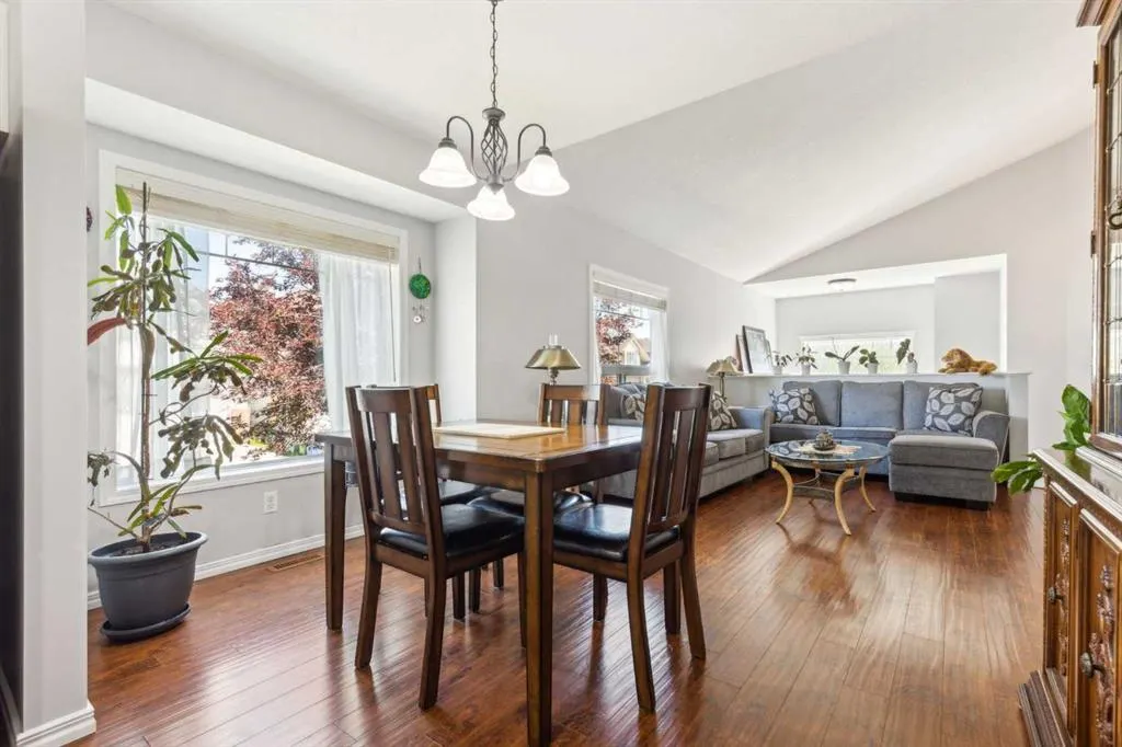 4 Martha's Meadow Place NE