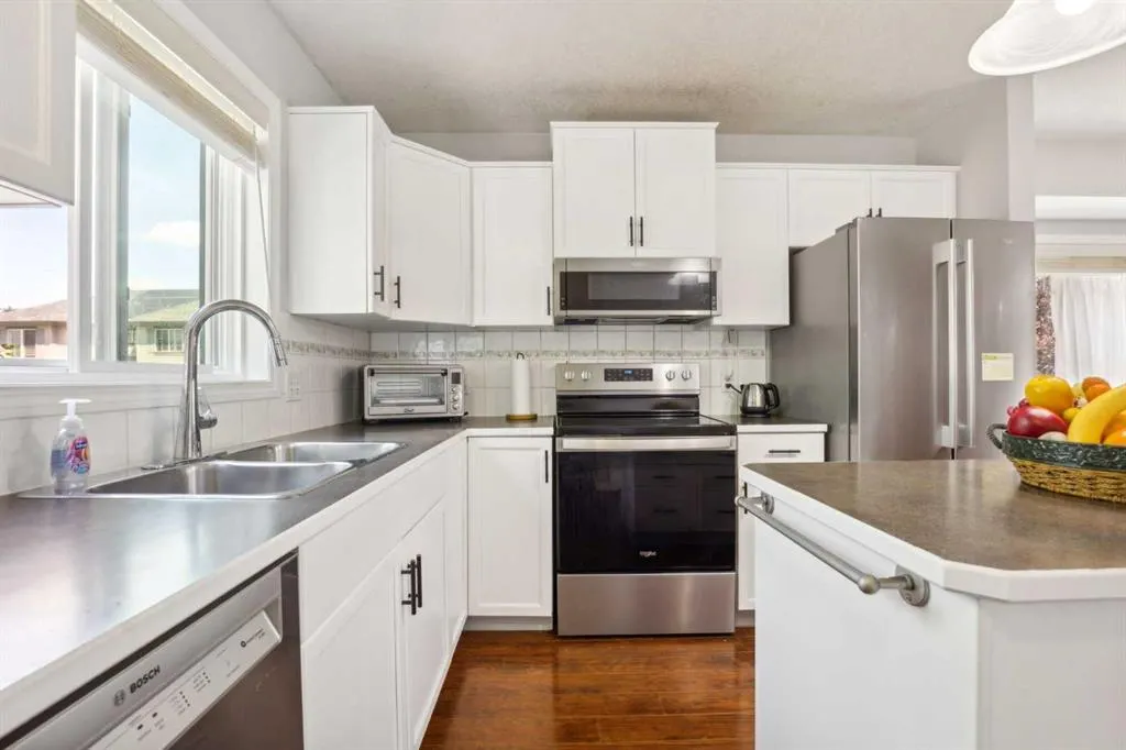 4 Martha's Meadow Place NE