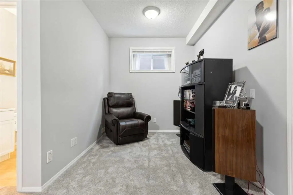 4 Martha's Meadow Place NE