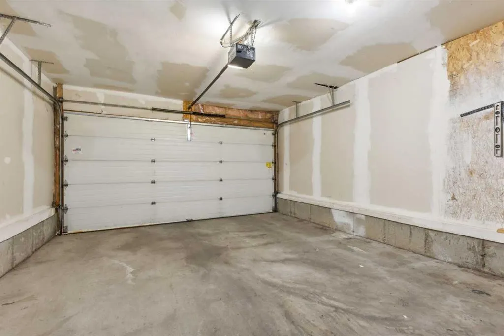 4 Martha's Meadow Place NE