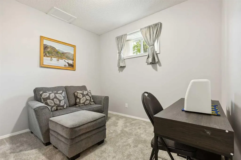 4 Martha's Meadow Place NE