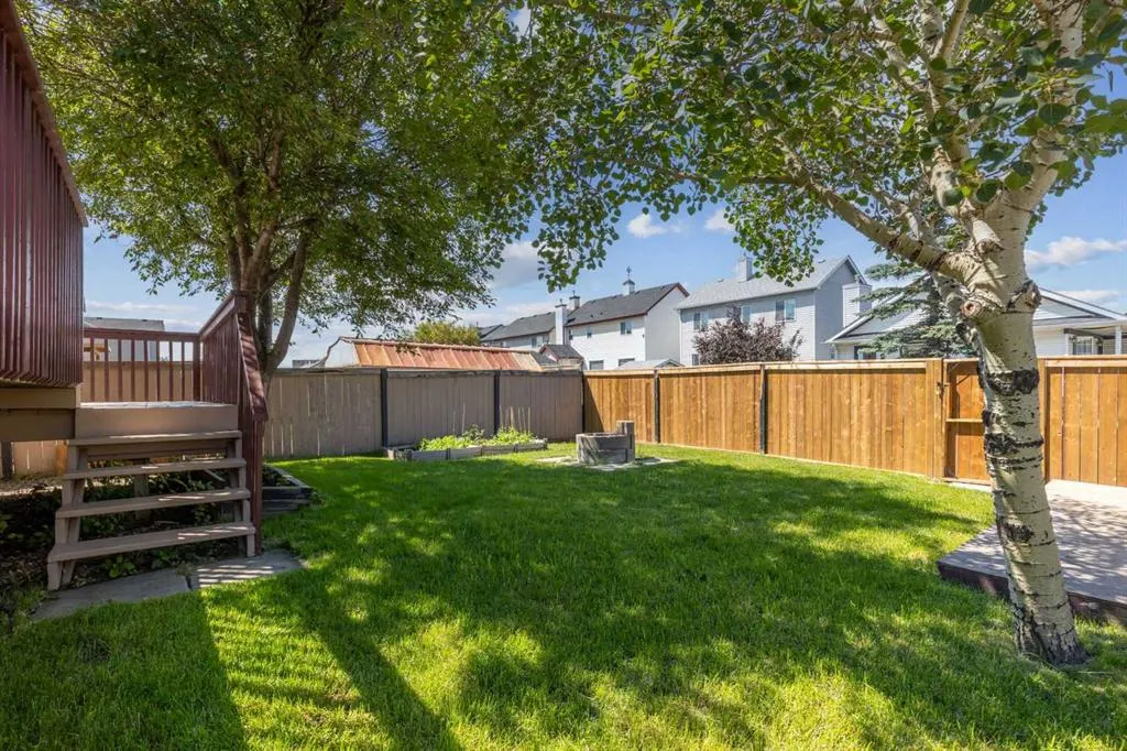 4 Martha's Meadow Place NE