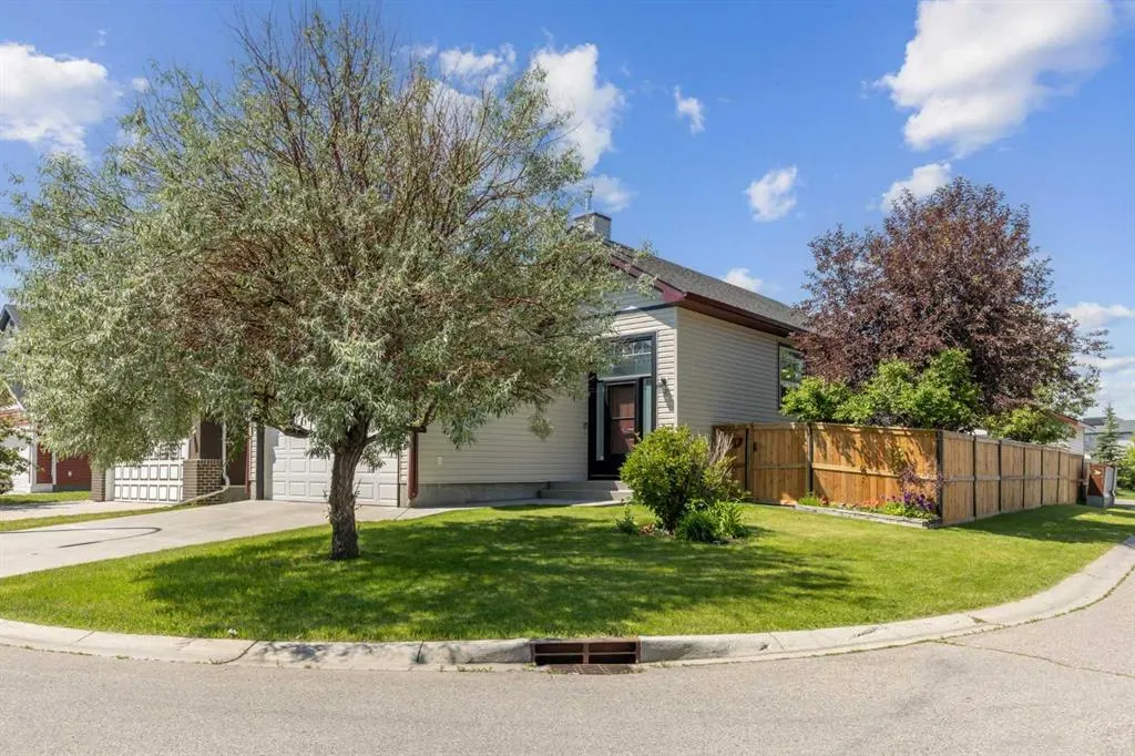 4 Martha's Meadow Place NE