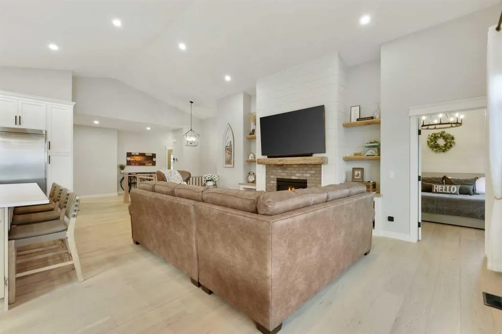 8 Bishop Circle