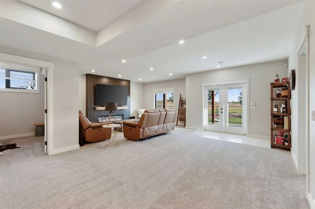 8 Bishop Circle